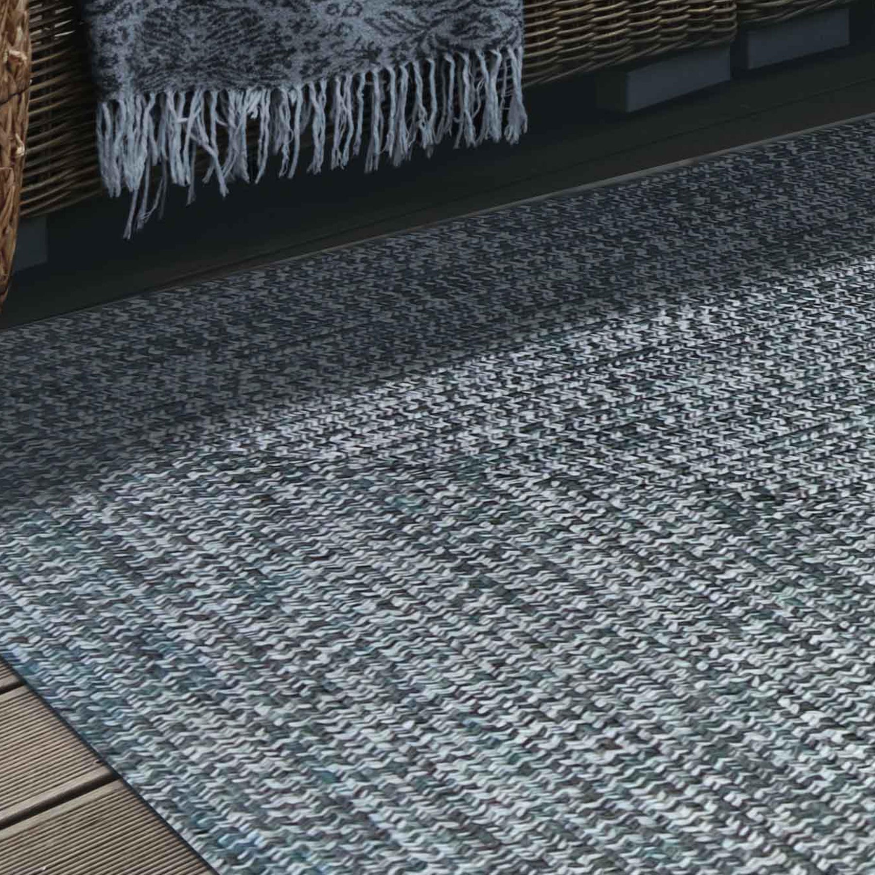 Superior Bohemian Multi-Toned Braided Patterned Indoor Outdoor Area Rug - Lagoonbreeze-White