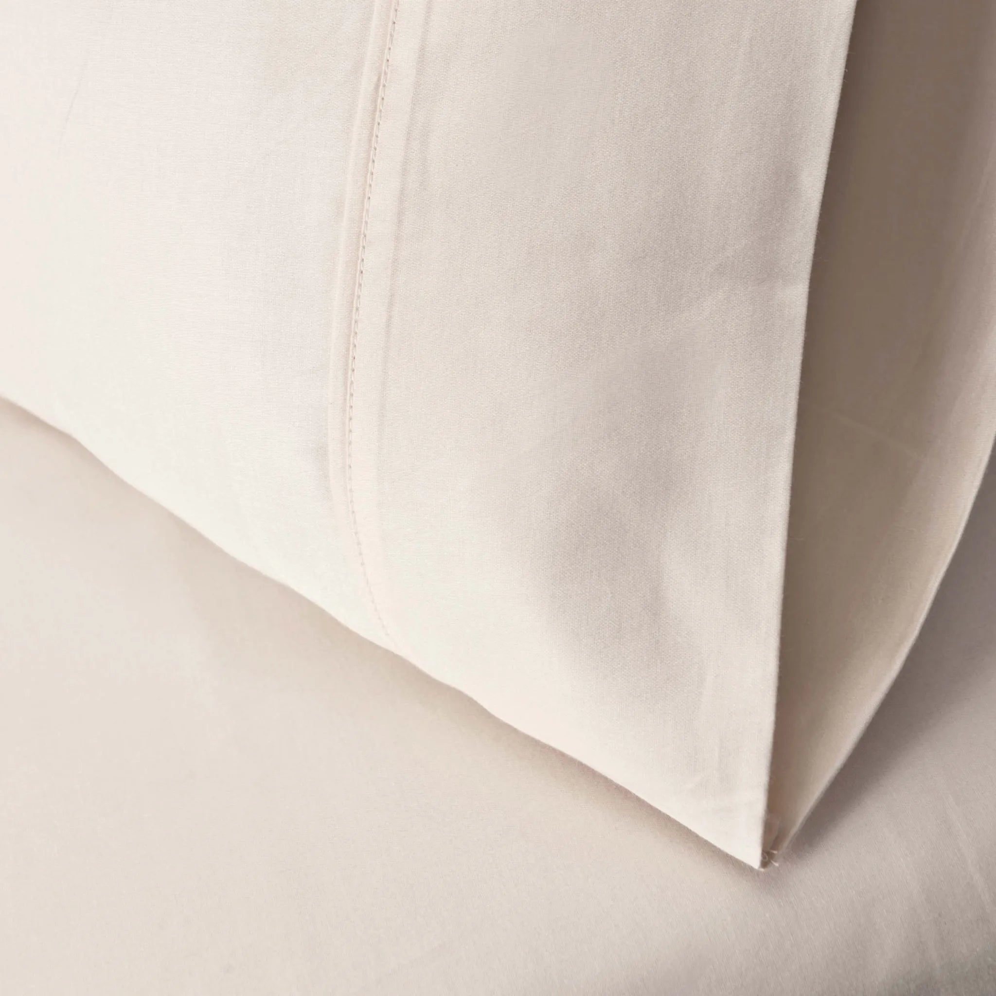 100% Egyptian Cotton 700 Thread Count Solid Pillowcase Set