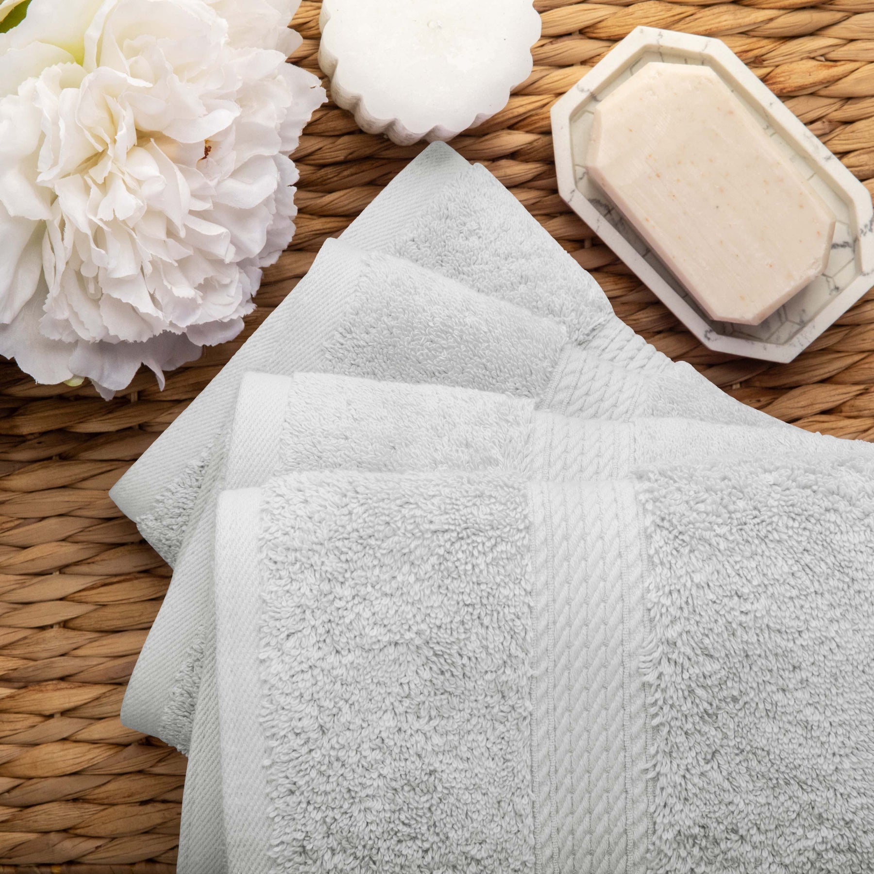 Superior Egyptian Cotton Plush Heavyweight Absorbent Luxury Soft Bath Towel - Silver