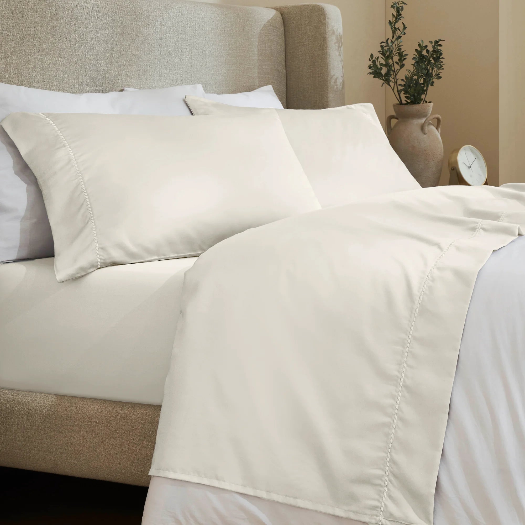 600 Thread Count Cotton Blend Bed Sheet Set - Imperia Embroidered Hem