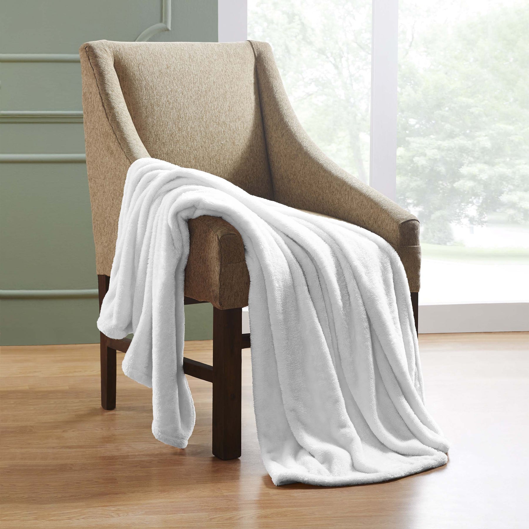 Superior Fleece Plush Medium Weight Fluffy Soft Decorative Solid Blanket - White