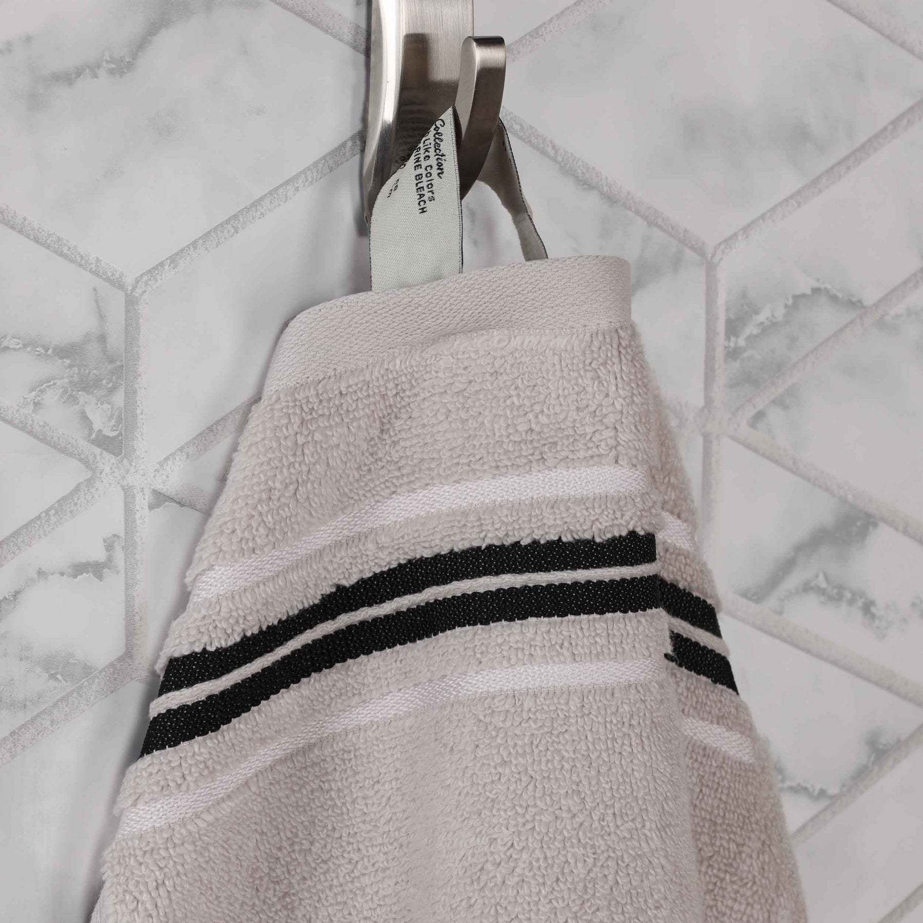 Sadie Zero Twist Cotton Floral Solid and Jacquard Bath Towel - Platinum