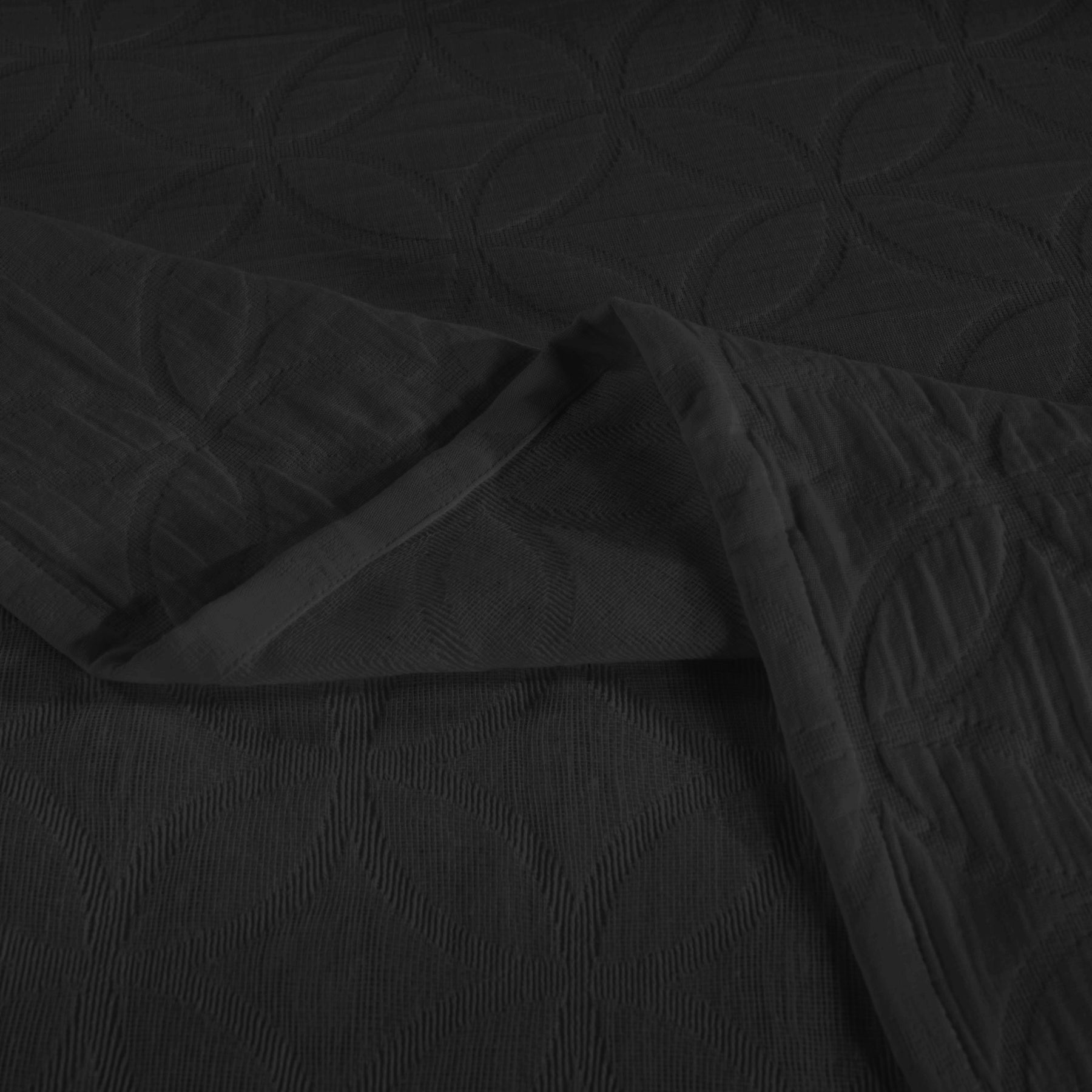 Serenity Cotton Matelasse Weave Jacquard Celtic Circle Bedspread Set - Black