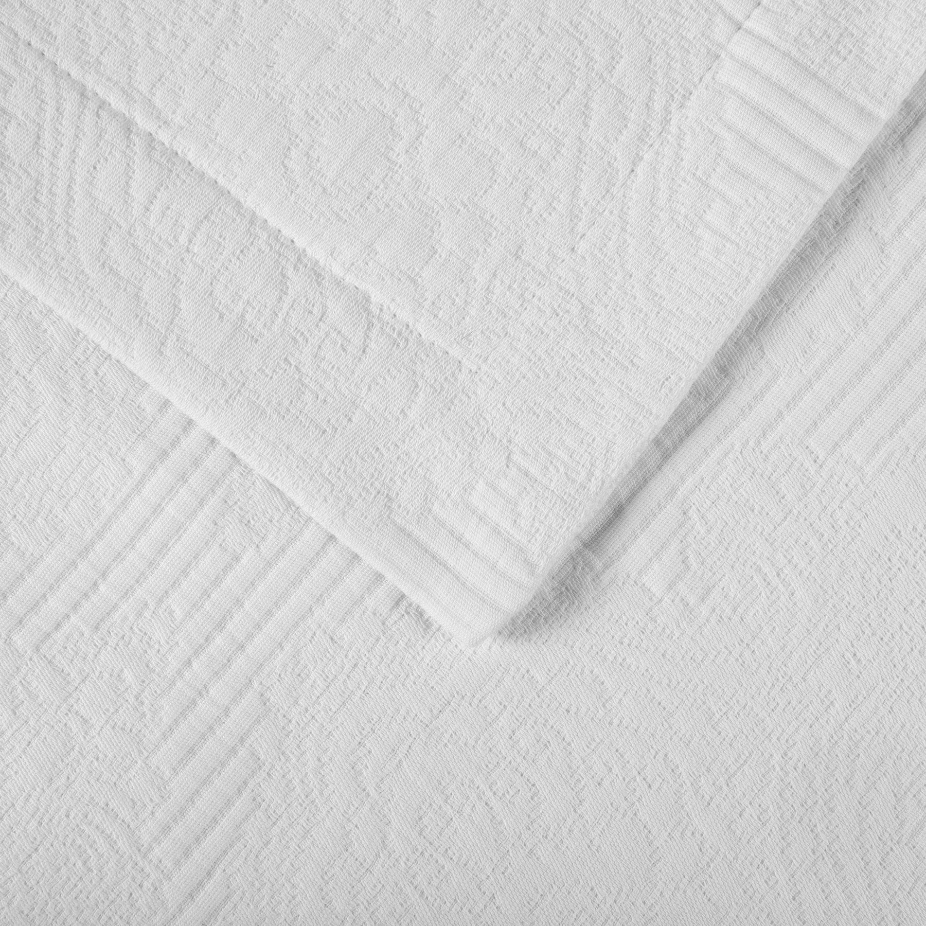 Victory Cotton Matelasse Weave Jacquard Scroll Medallion Bedspread Set - White