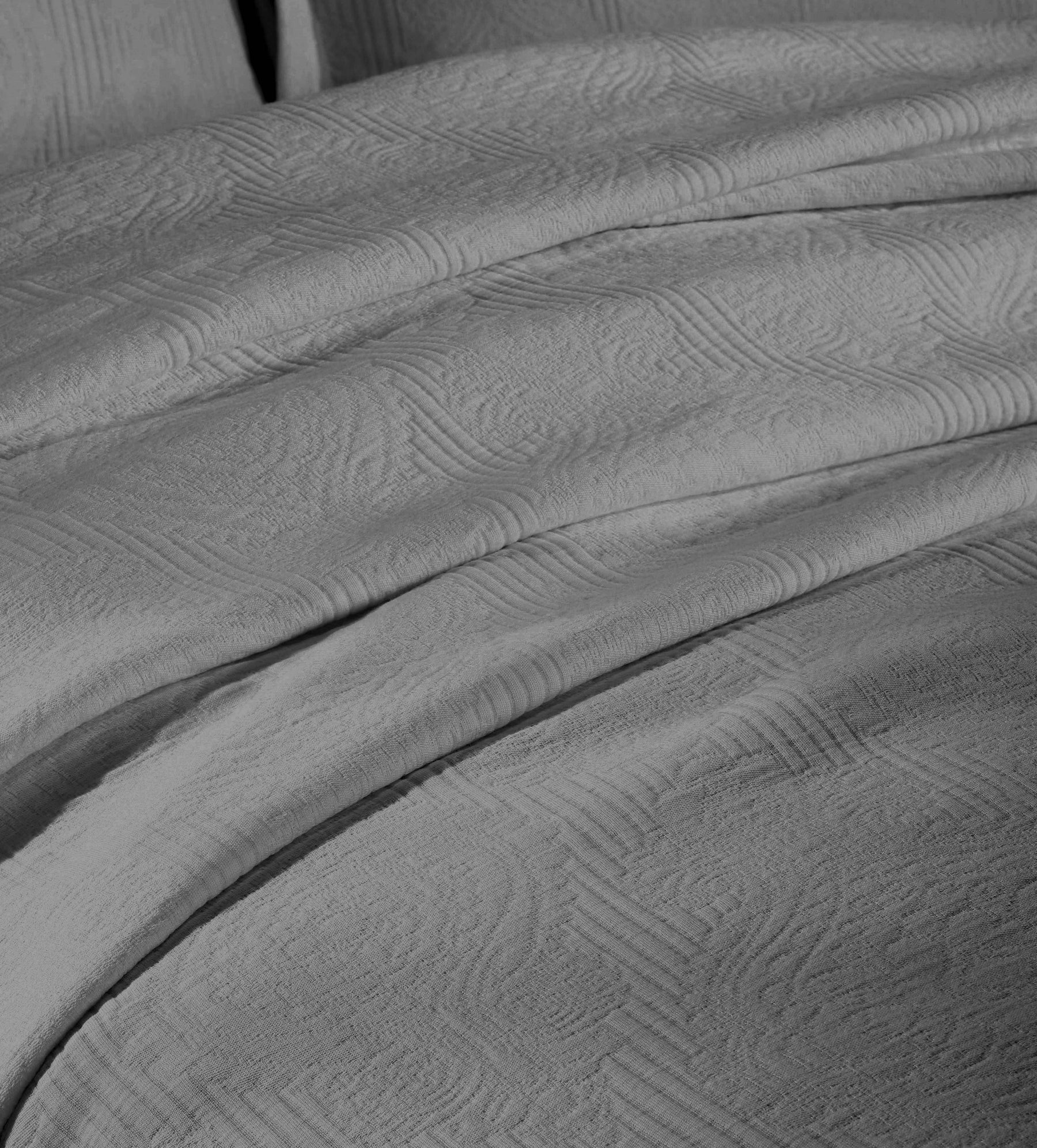 Victory Cotton Matelasse Weave Jacquard Scroll Medallion Bedspread Set - Grey