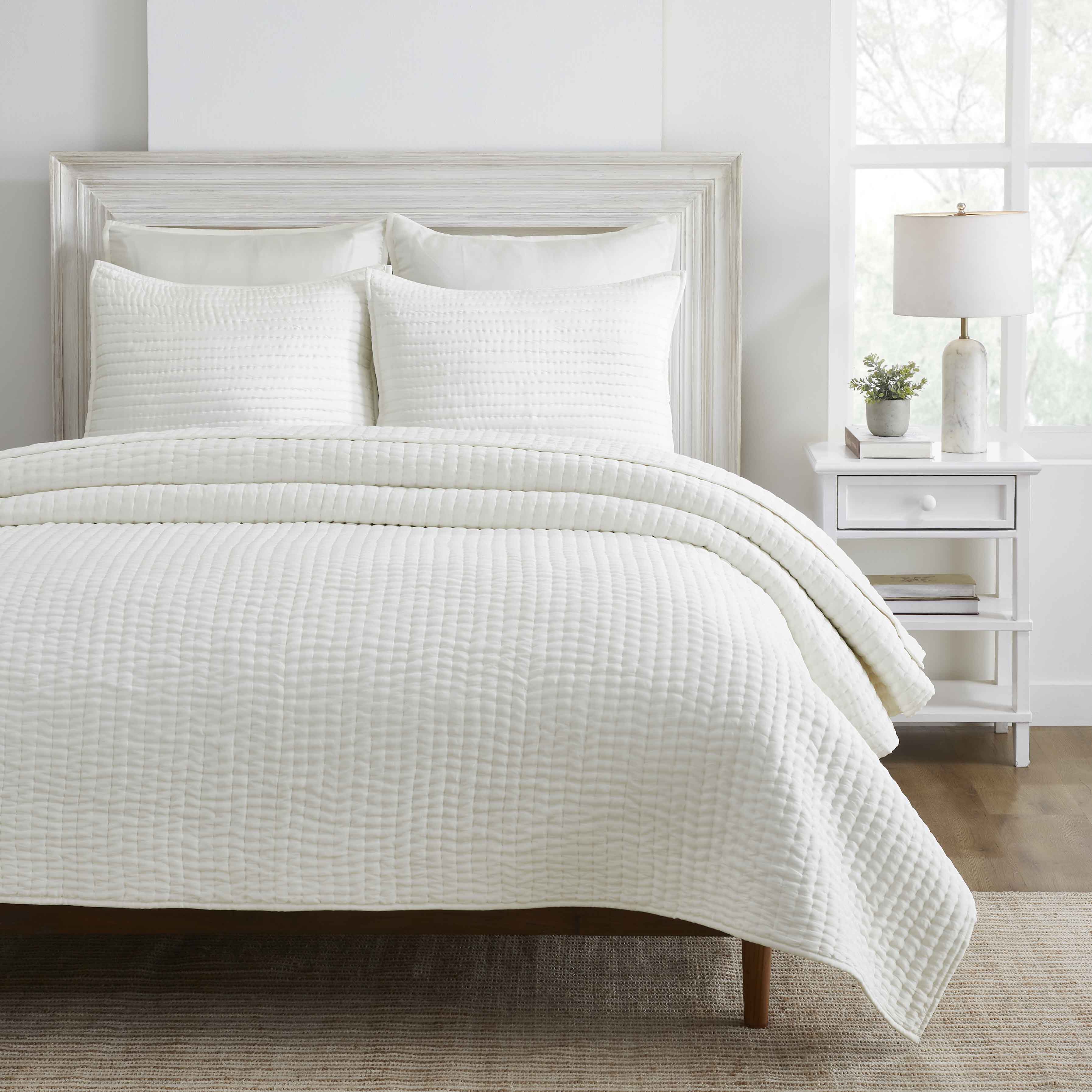 Bella 100% Silk All-Season Hand Quilted Handmade Quilt Set - Quilt Set by Superior Brand