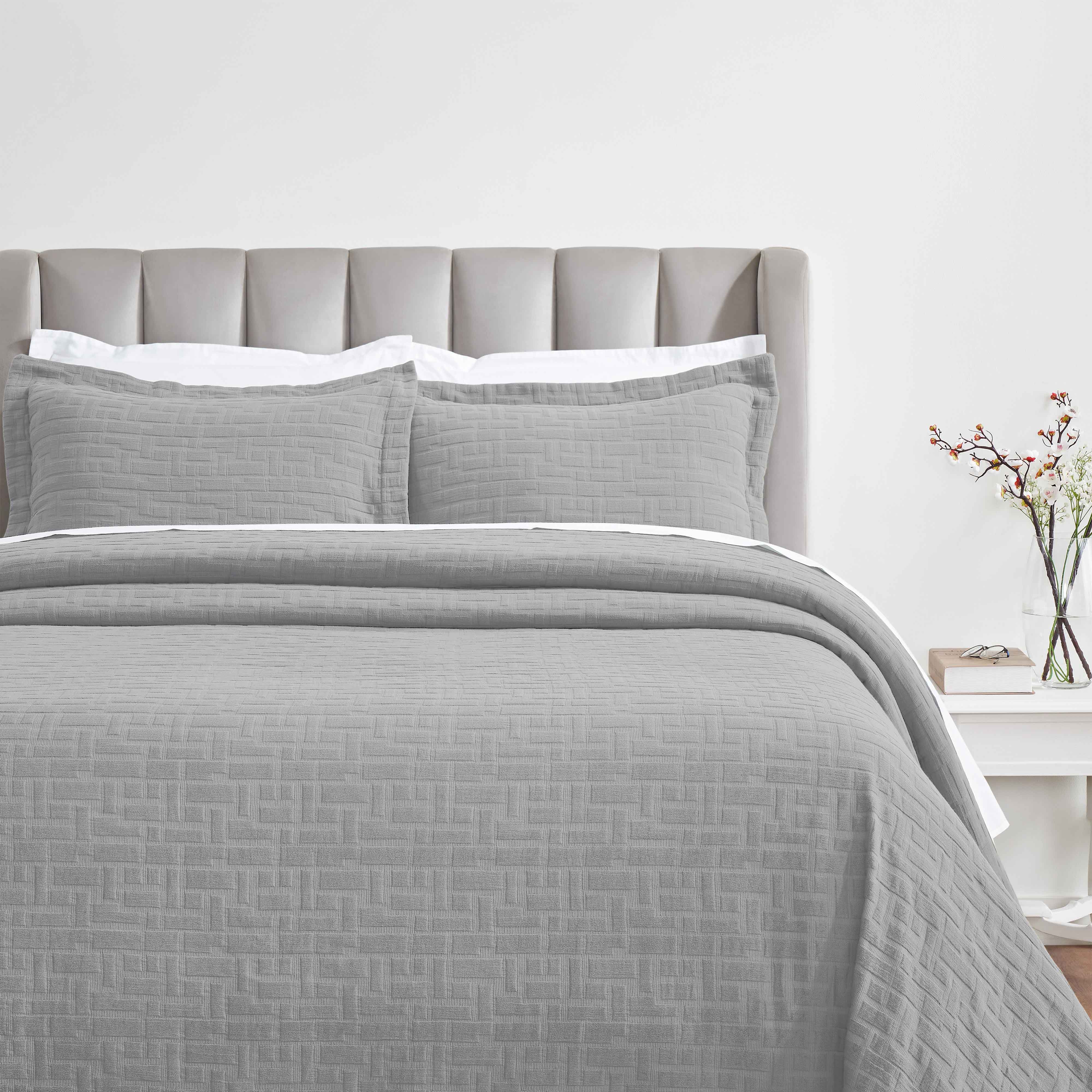 Madrid Cotton Medium Weight Geometric Matelasse Bedspread and Sham Set - Bedspread by Superior Brand