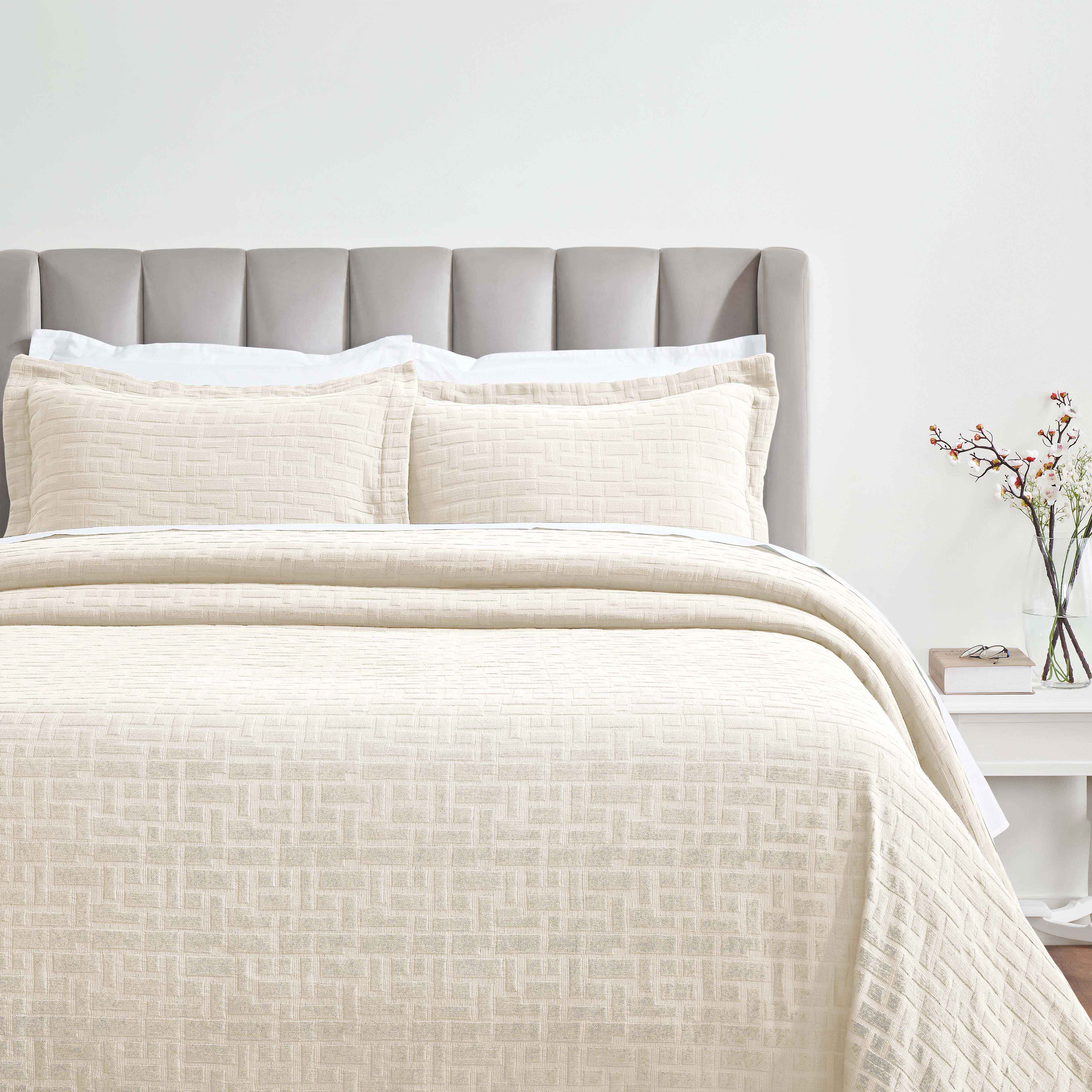 Madrid Cotton Medium Weight Geometric Matelasse Bedspread and Sham Set - Bedspread by Superior Brand