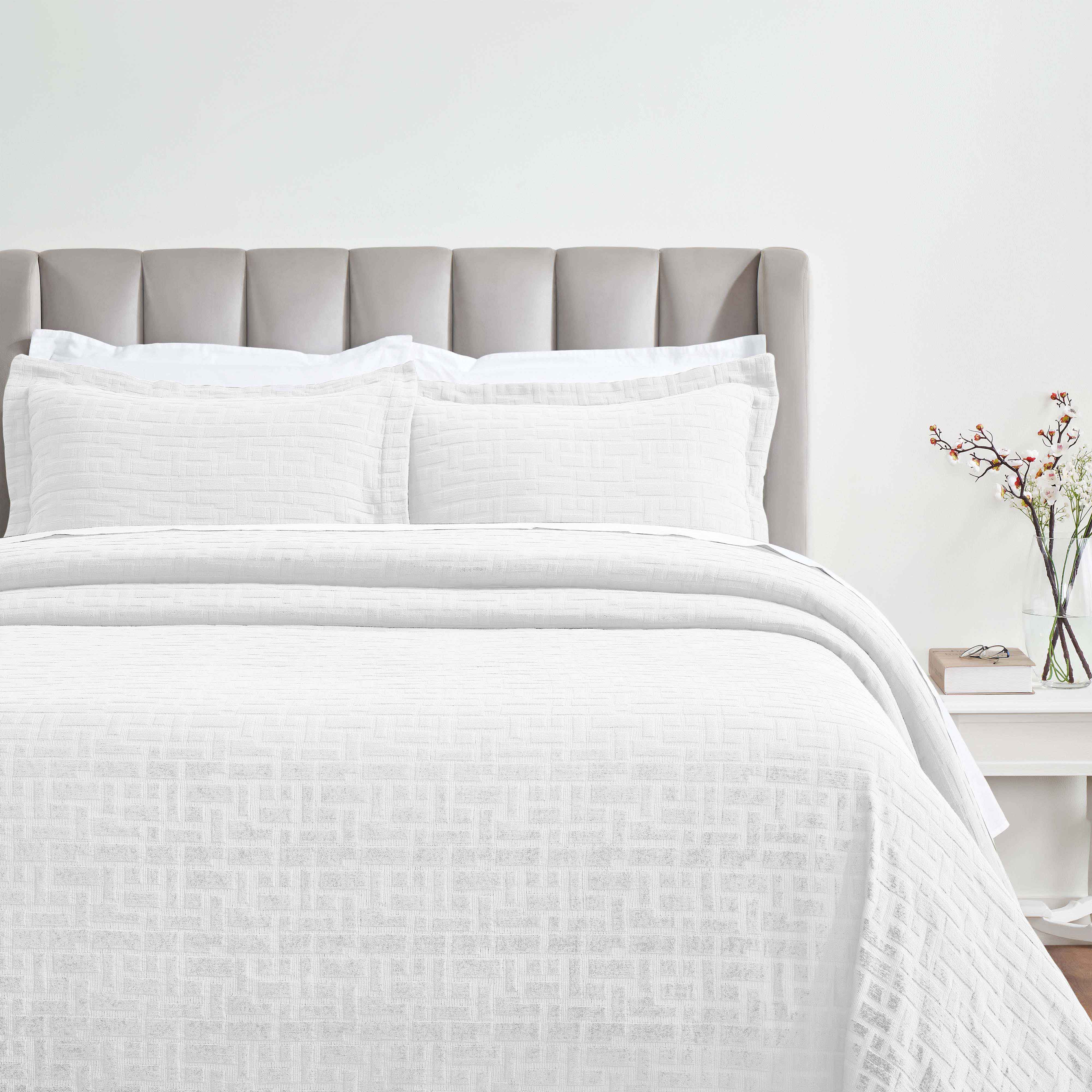 Madrid Cotton Medium Weight Geometric Matelasse Bedspread and Sham Set - Bedspread by Superior Brand