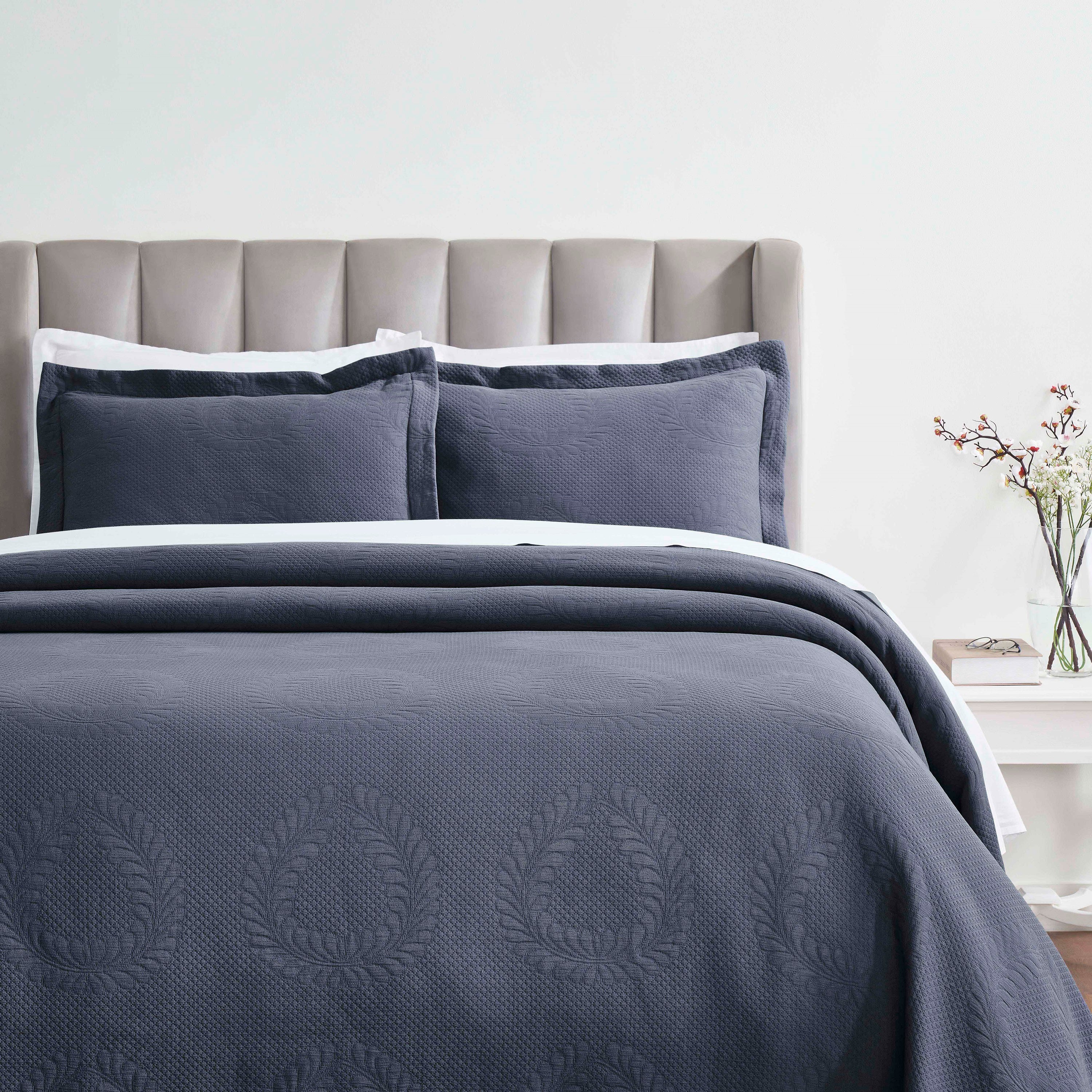 Peploi Medium Weight Jacquard Matelasse Floral Wreath Bedspread Set - Bedspread by Superior