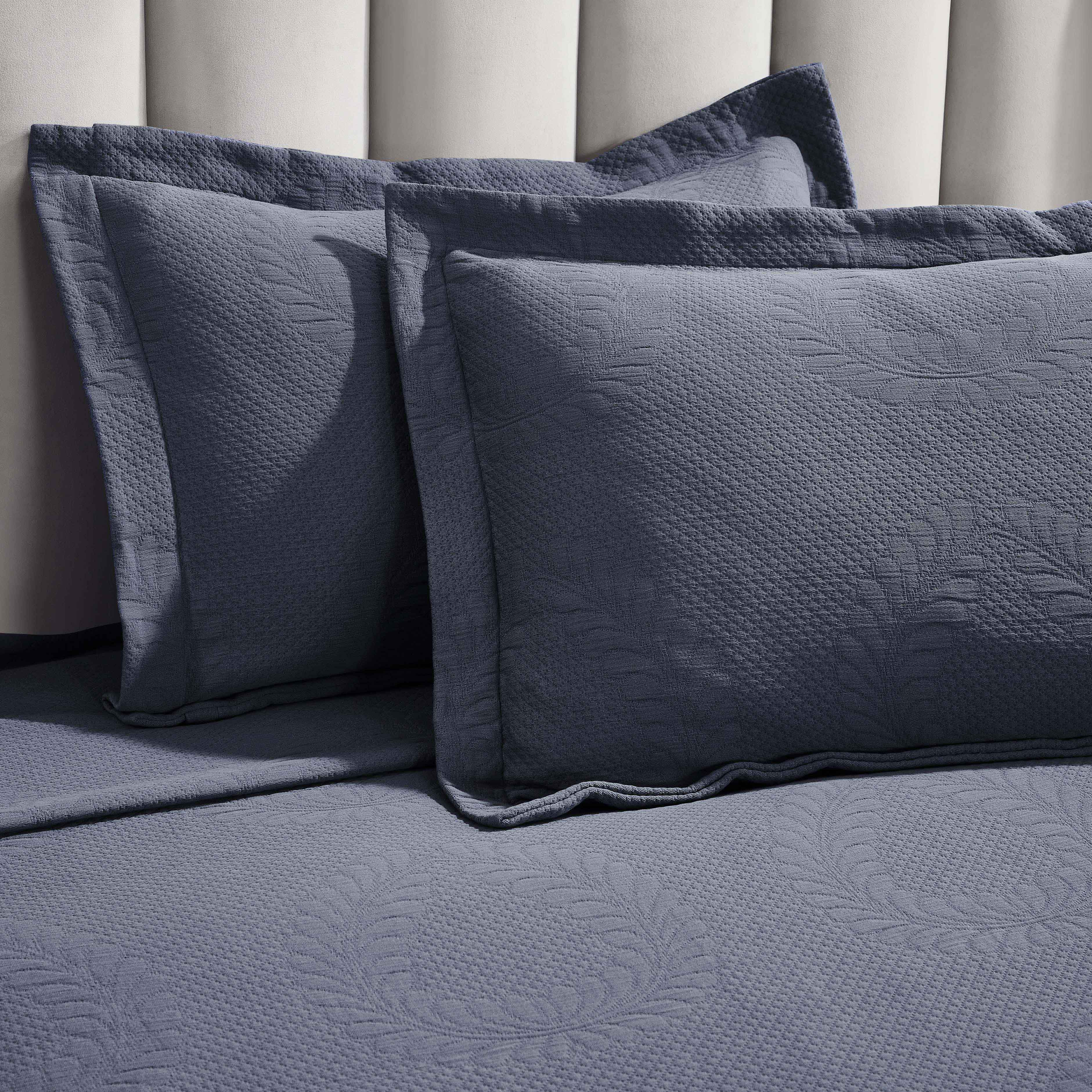 Peploi Medium Weight Jacquard Matelasse Floral Wreath Bedspread Set - Bedspread by Superior
