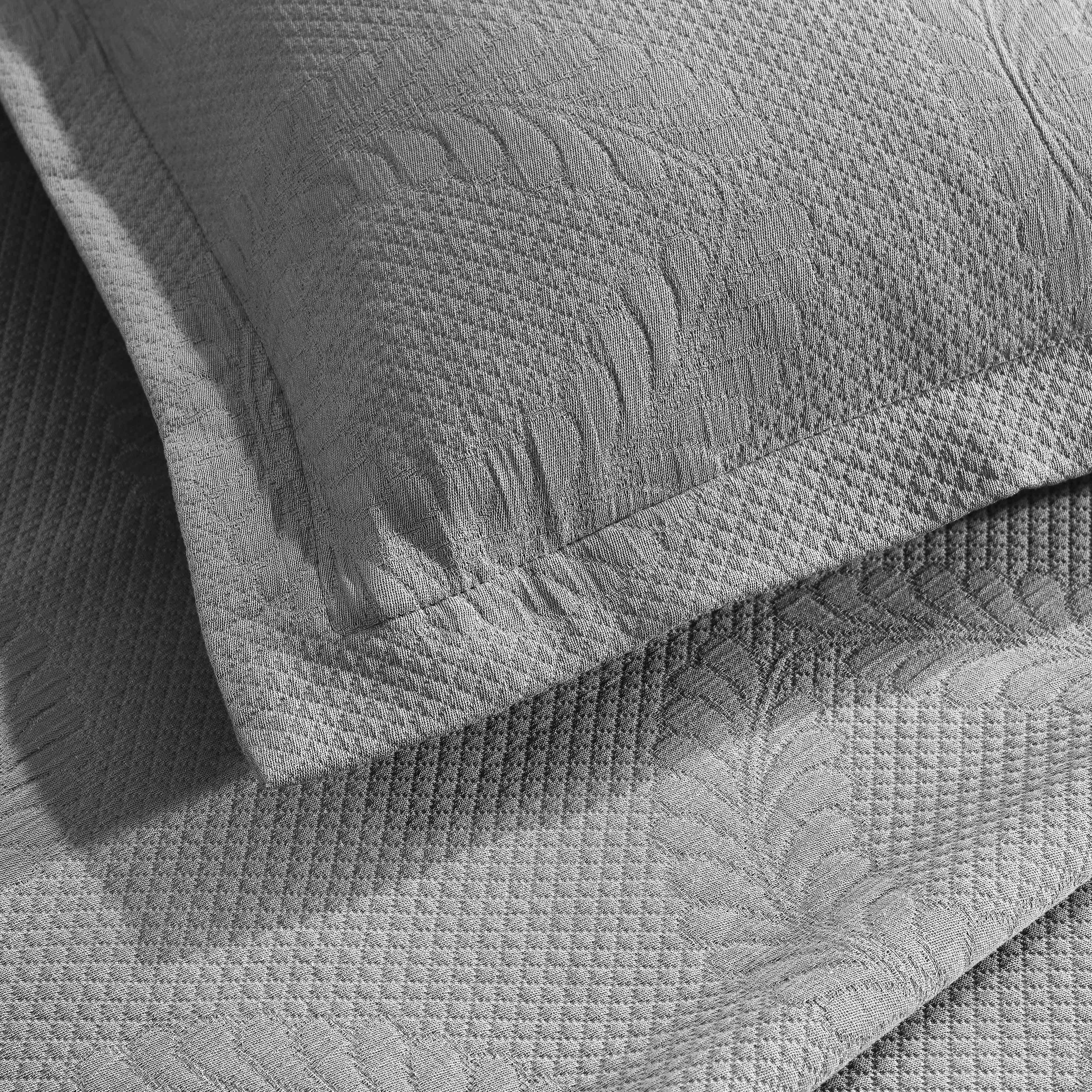 Peploi Medium Weight Jacquard Matelasse Floral Wreath Bedspread Set - Bedspread by Superior