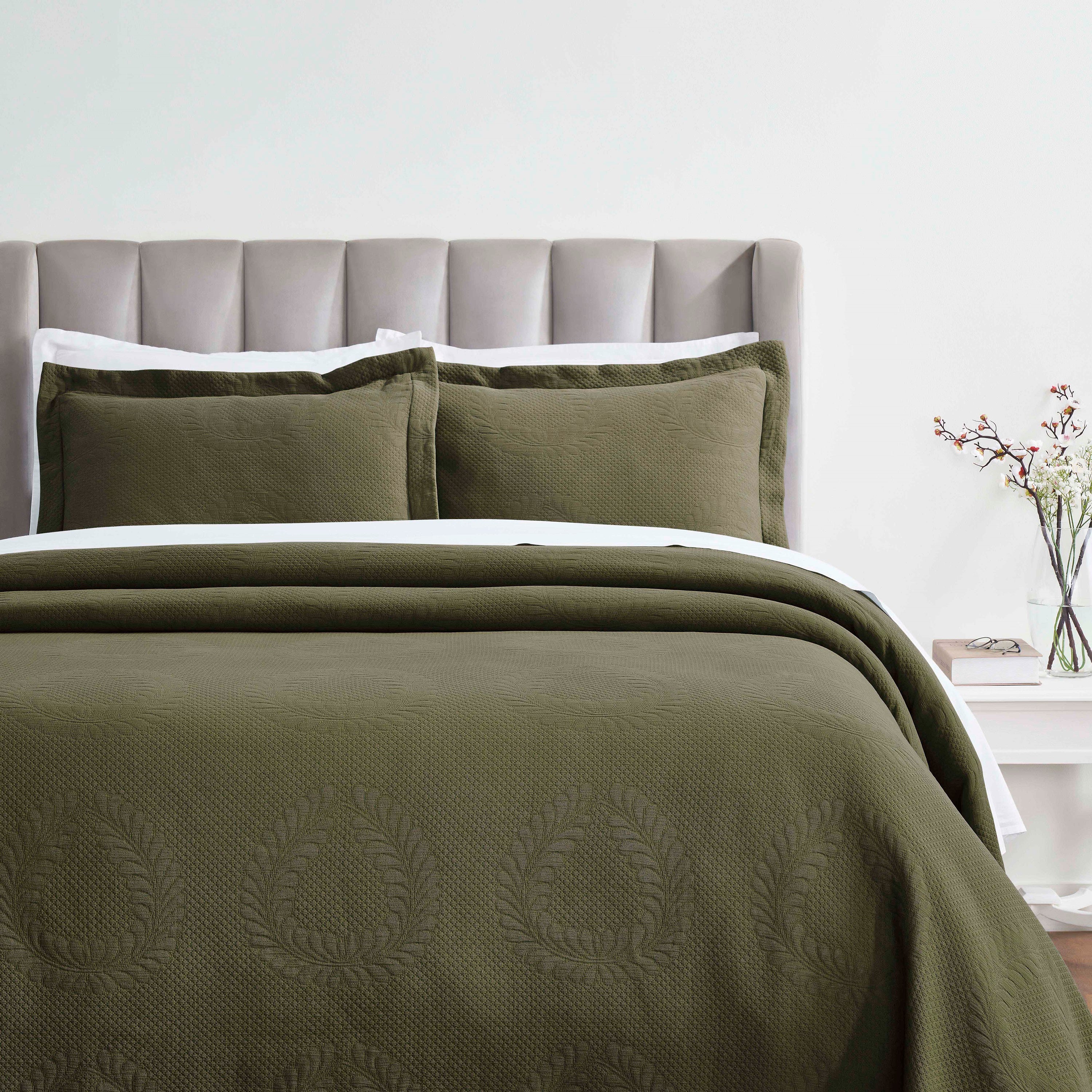 Peploi Medium Weight Jacquard Matelasse Floral Wreath Bedspread Set - Bedspread by Superior