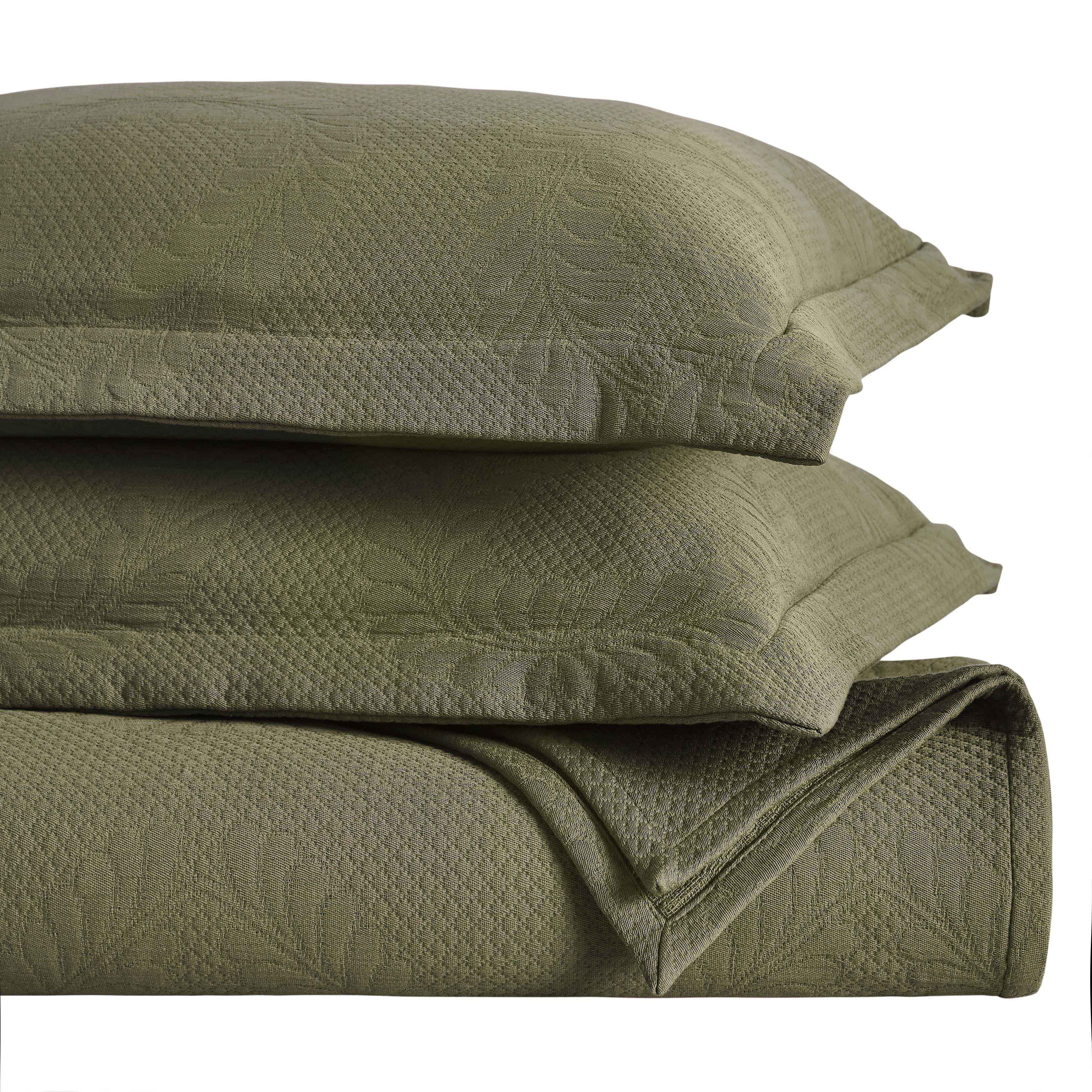 Peploi Medium Weight Jacquard Matelasse Floral Wreath Bedspread Set - Bedspread by Superior Brand