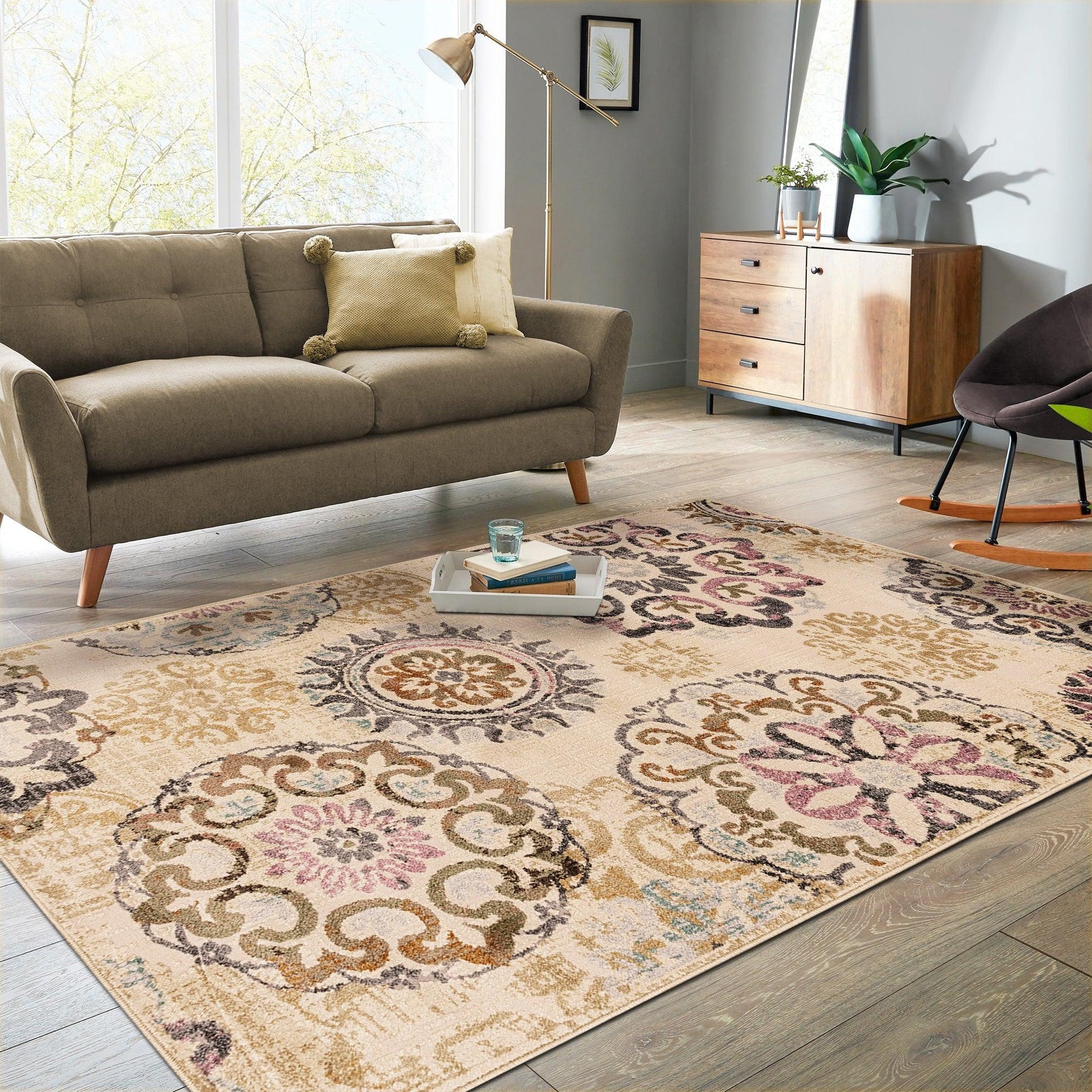 Superior Ceyone Distressed Floral Medallion Area Rug - Ivory