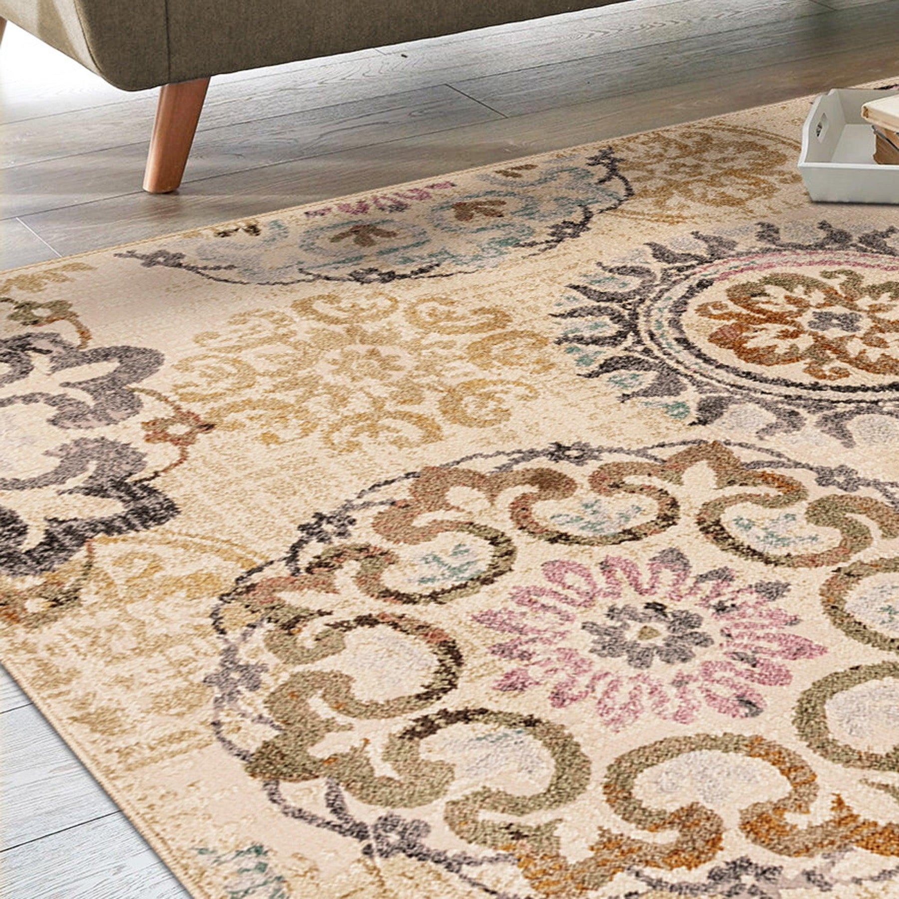 Superior Ceyone Distressed Floral Medallion Area Rug - Ivory