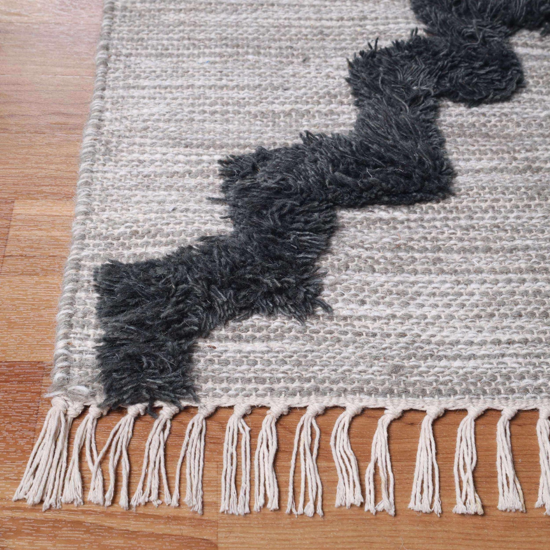 Superior Casual Wool Lattice Fringe Indoor Area or Runner Rug - Charcoal