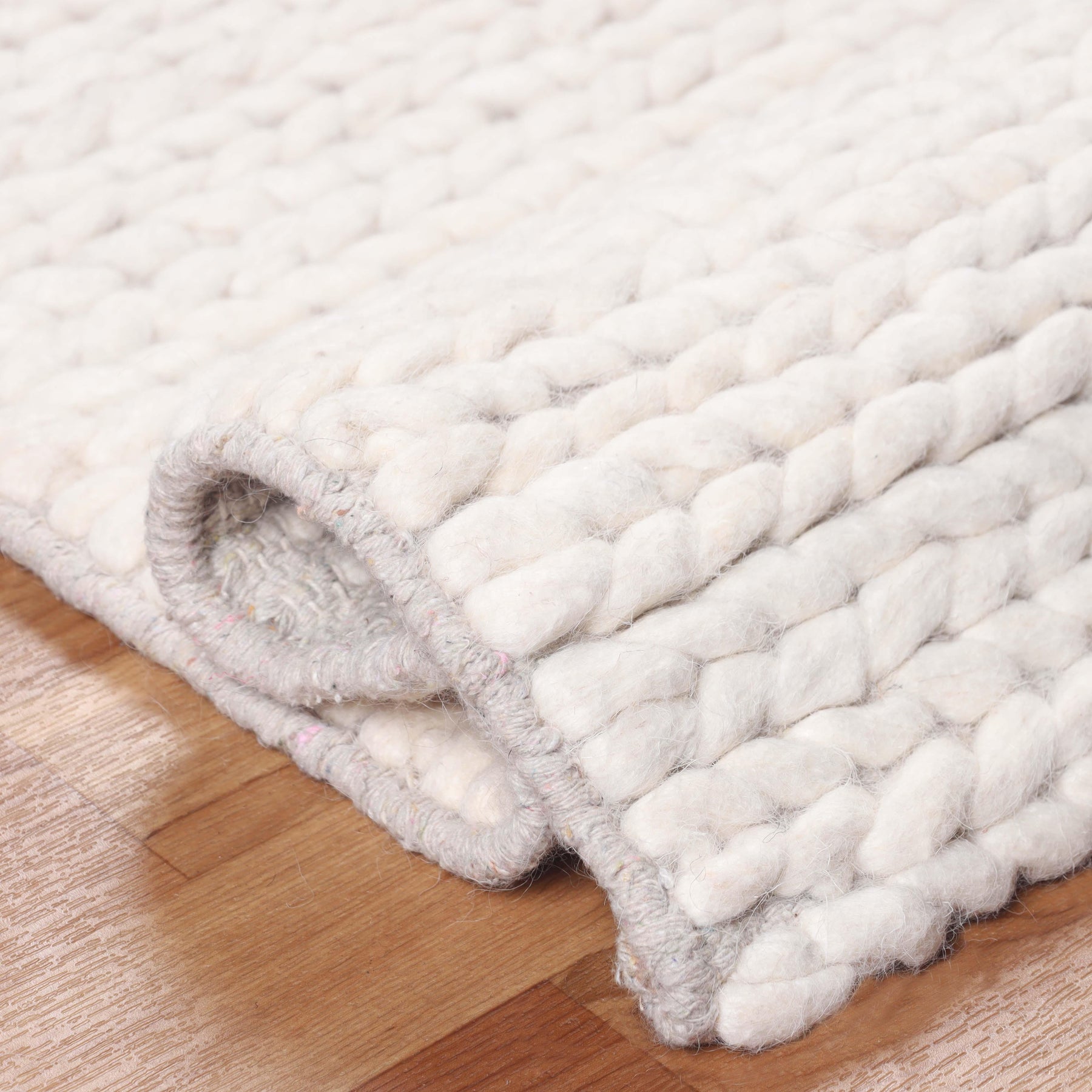 Superior Aero Hand-Braided Wool Indoor Area or Runner Rug - Off White