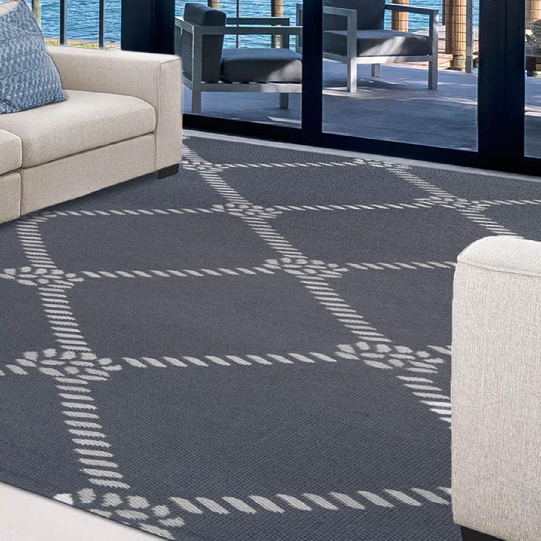 Superior Coastal Geometric Lattice Indoor Outdoor Luxurious Area Rug - Grey