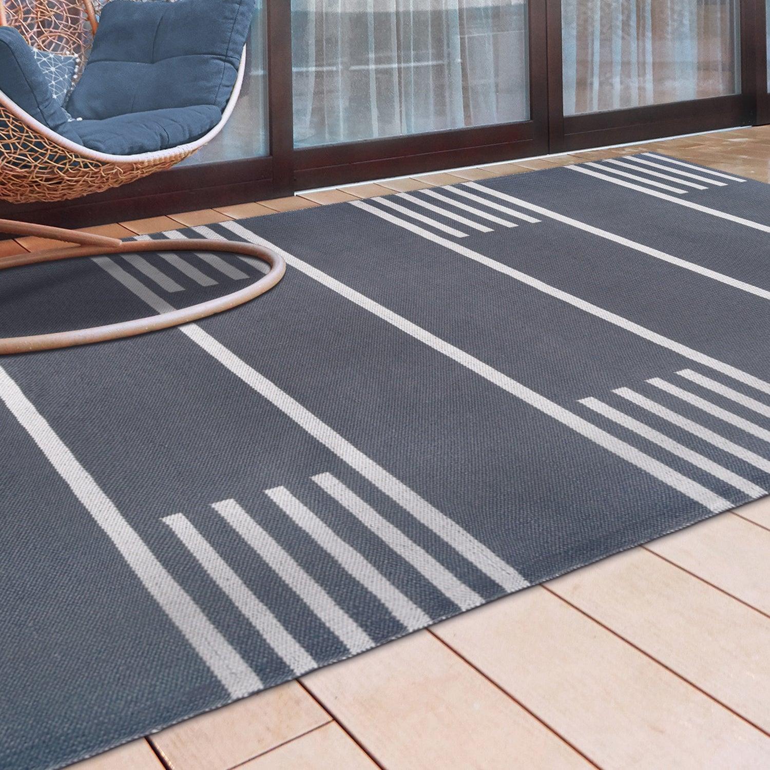  Superior Modern Line Pattern Indoor/ Outdoor Area Rug - Grey