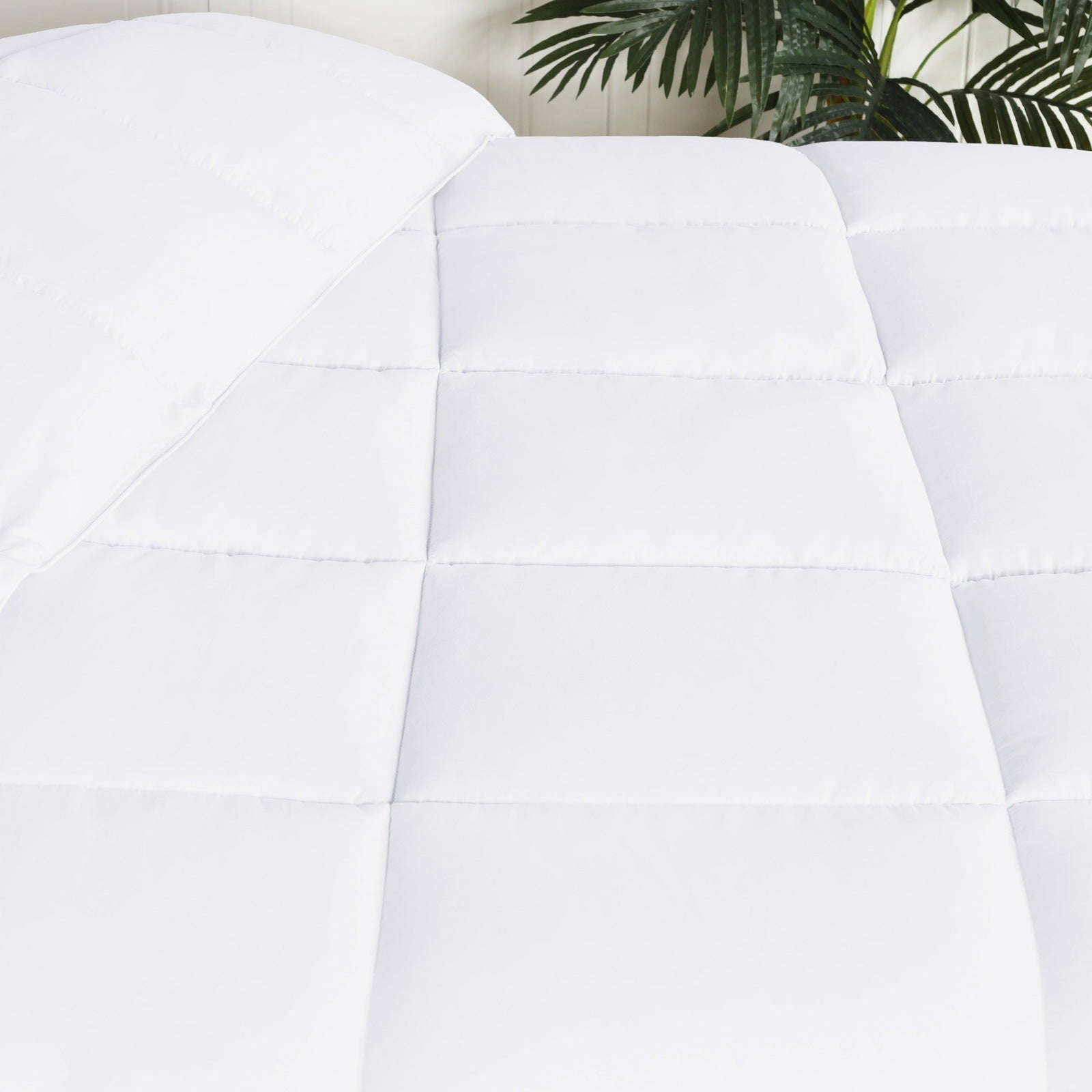  Superior Solid All Season Down Alternative Microfiber Comforter - White