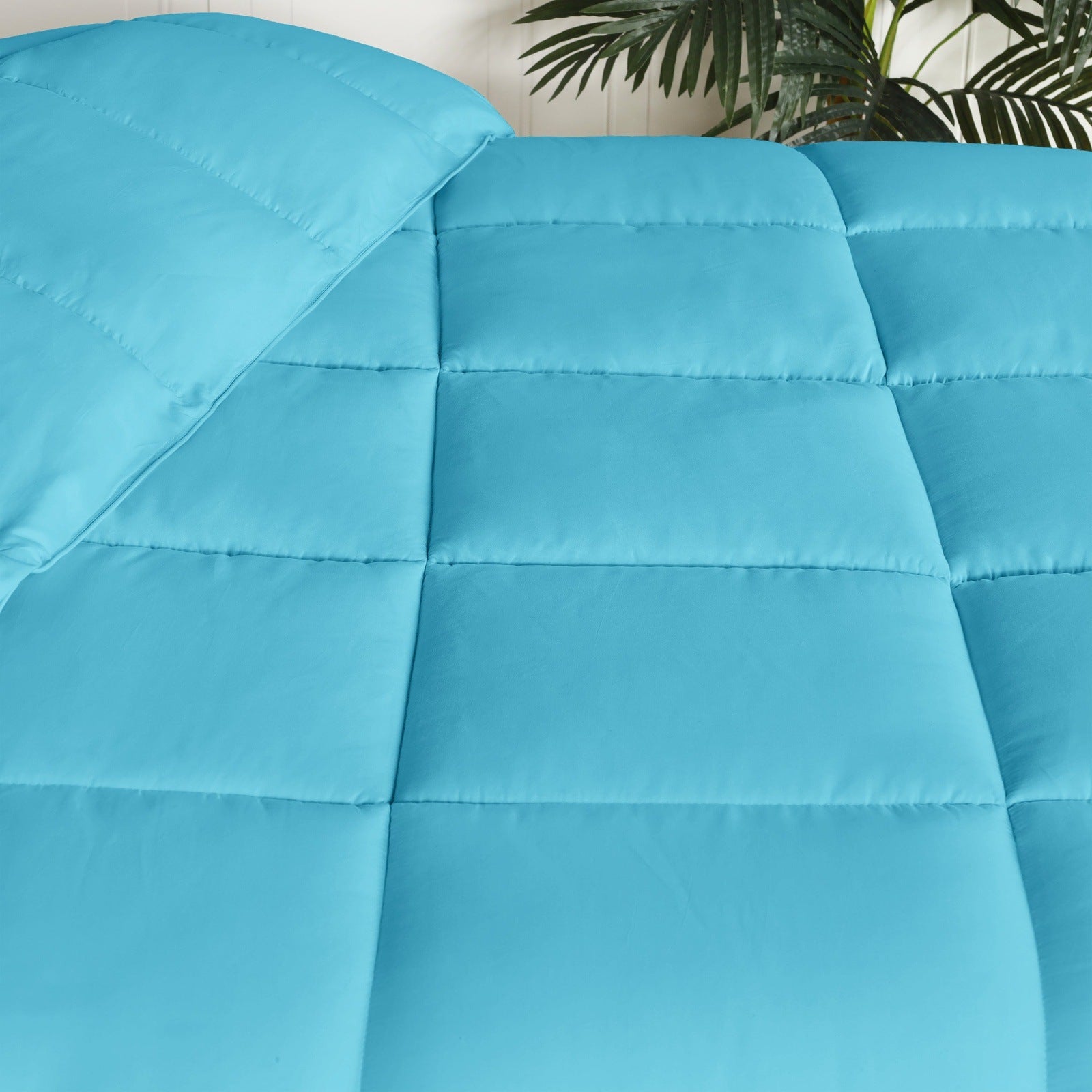  Superior Solid All Season Down Alternative Microfiber Comforter - Winter blue